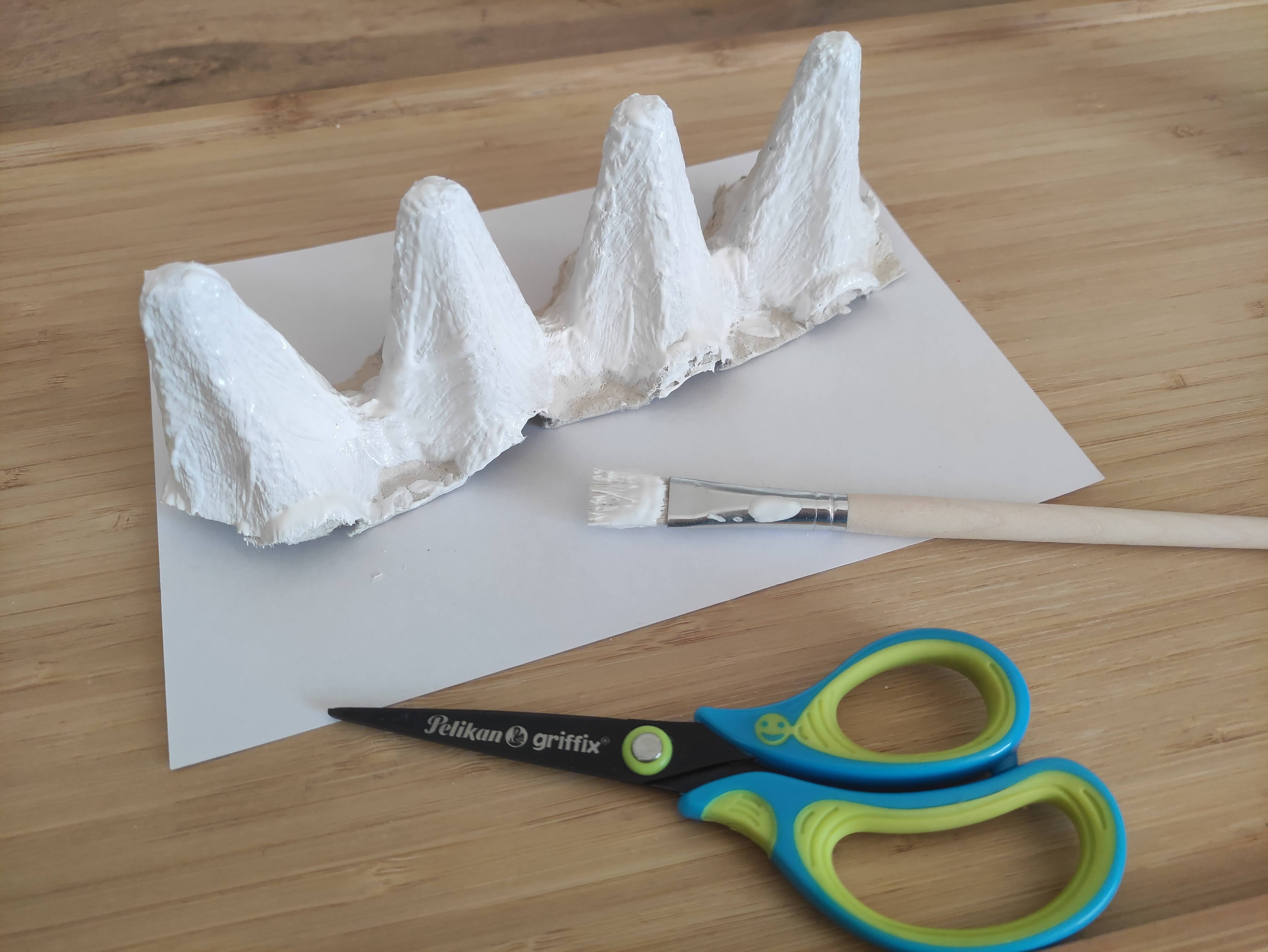 Duhovi za vješanje od kartona za jaja