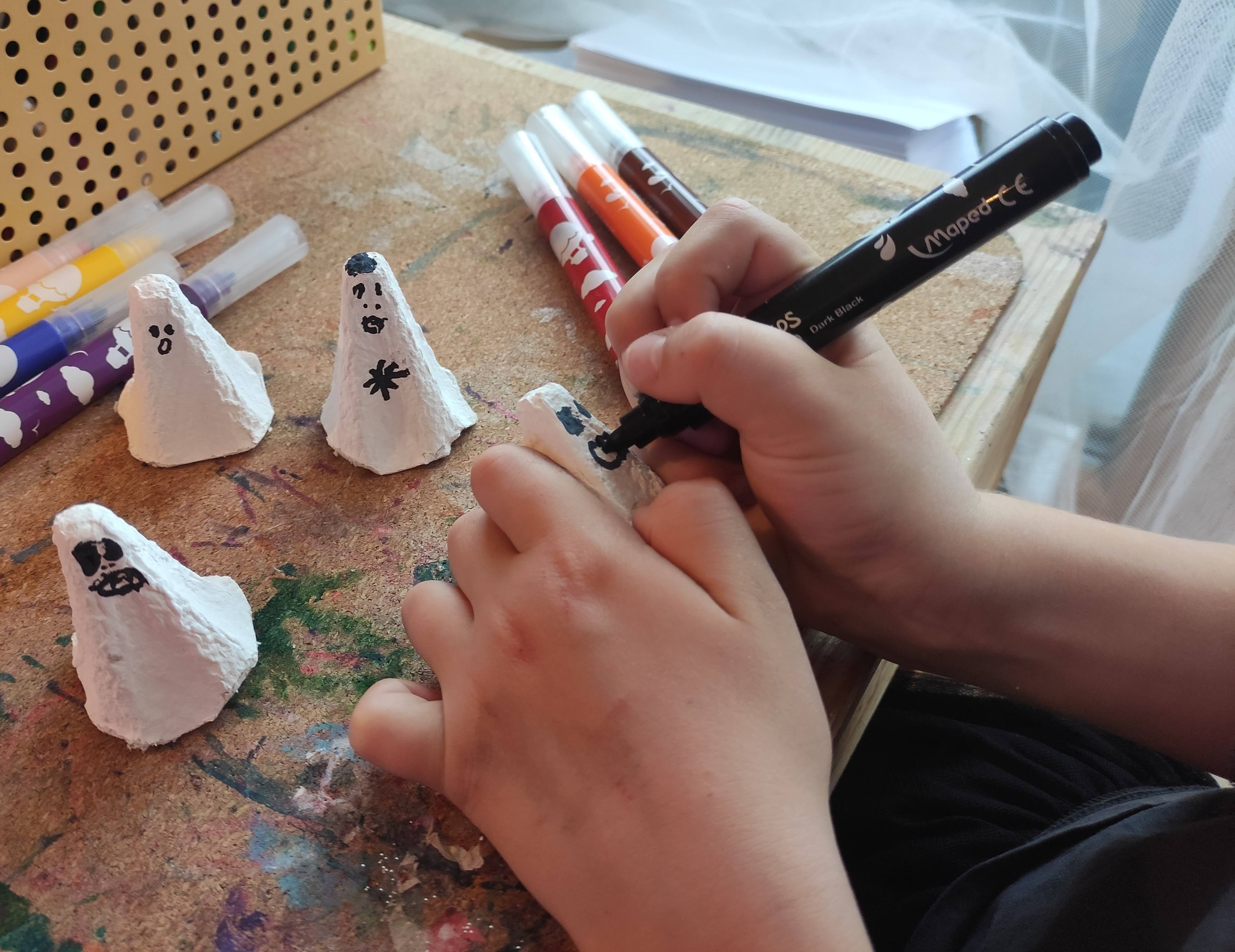 Duhovi za vješanje od kartona za jaja