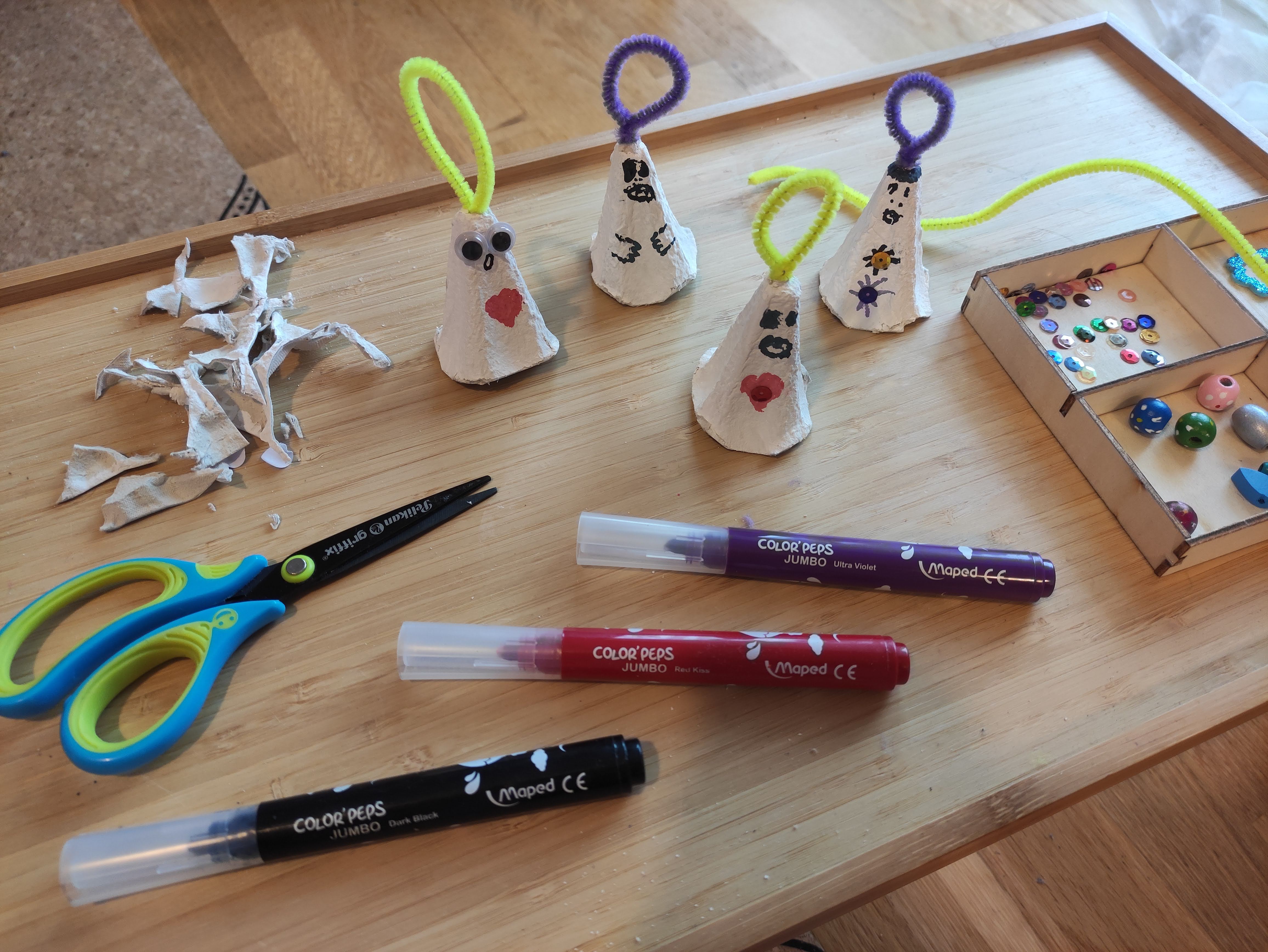 Duhovi za vješanje od kartona za jaja