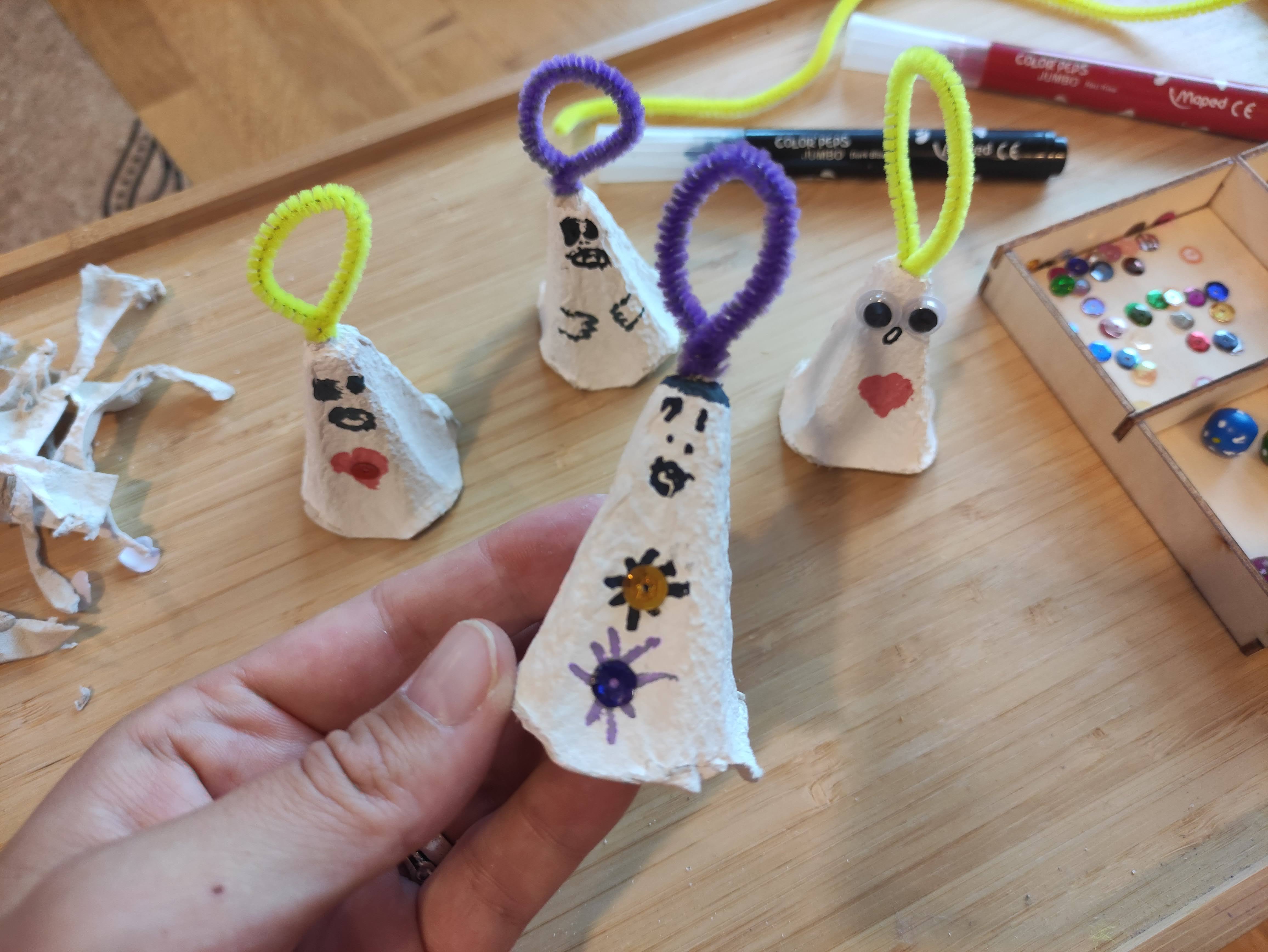 Duhovi za vješanje od kartona za jaja